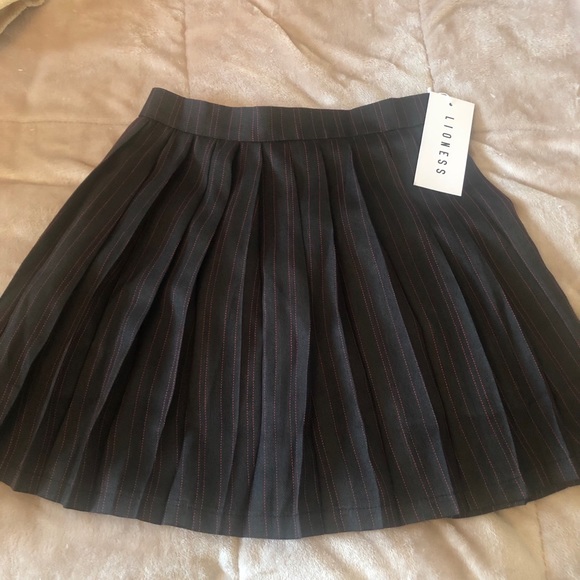 Lioness pleated skirt | BRAND NEW - Picture 3 of 6
